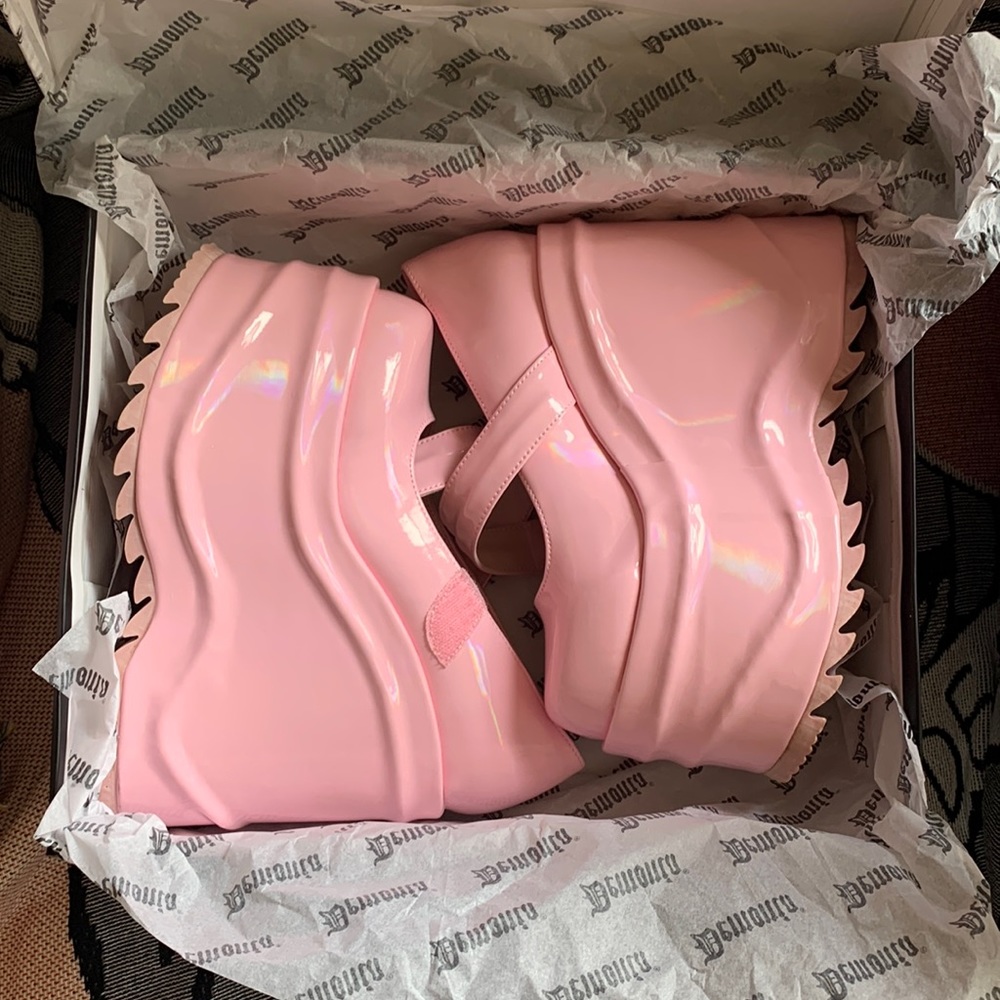 Wave 32 pink holo Demonias